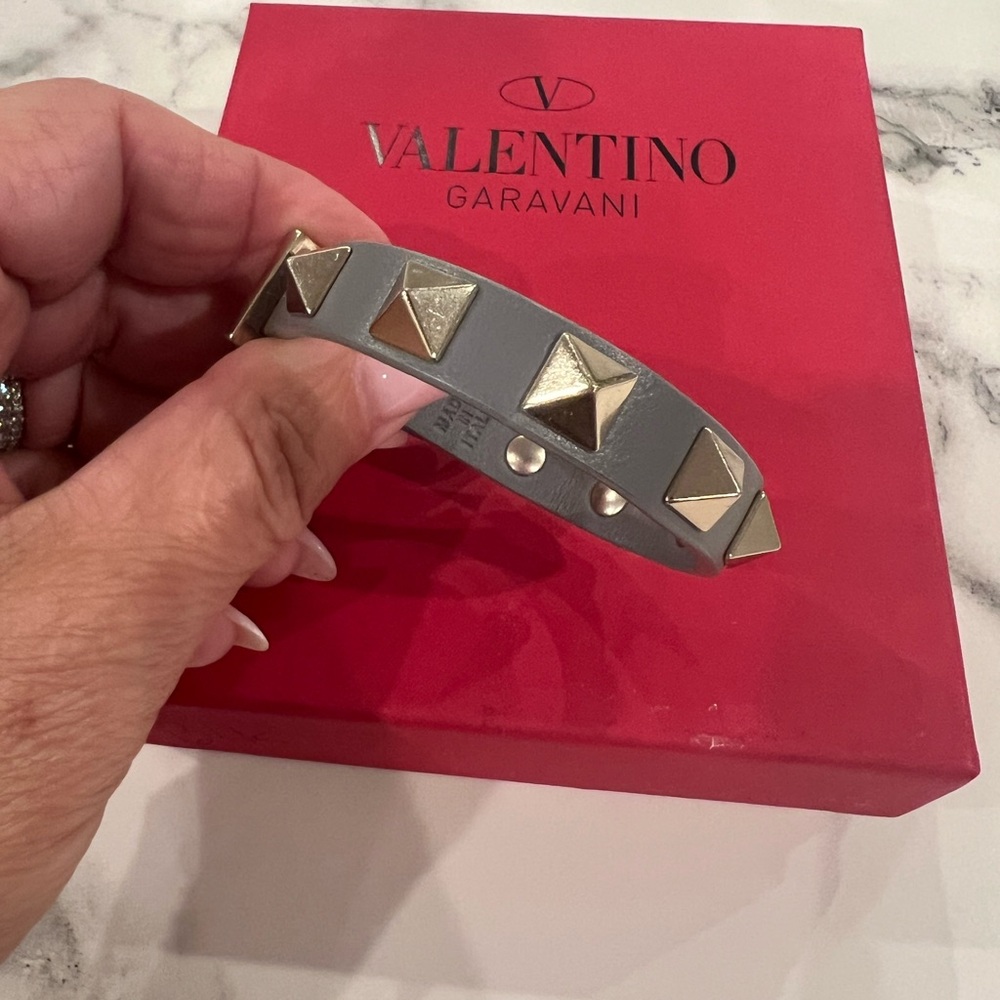 Valentino Garavani Gray Rock Stud Leather Buckle Bracelet